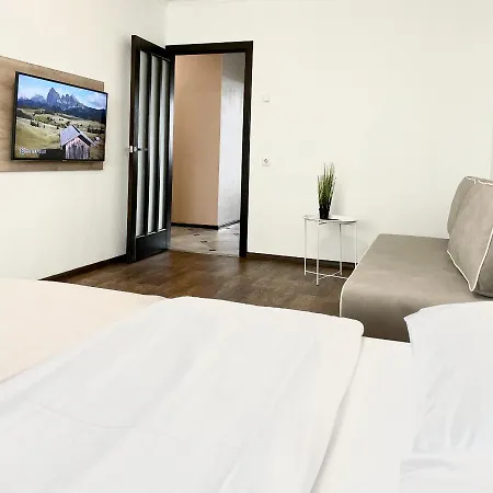 Космонавтов 12 Apartment