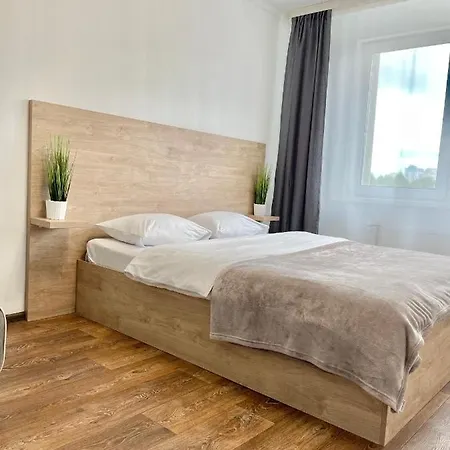 Apartment Космонавтов 12 *
