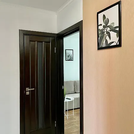 Apartment Космонавтов 12 *
